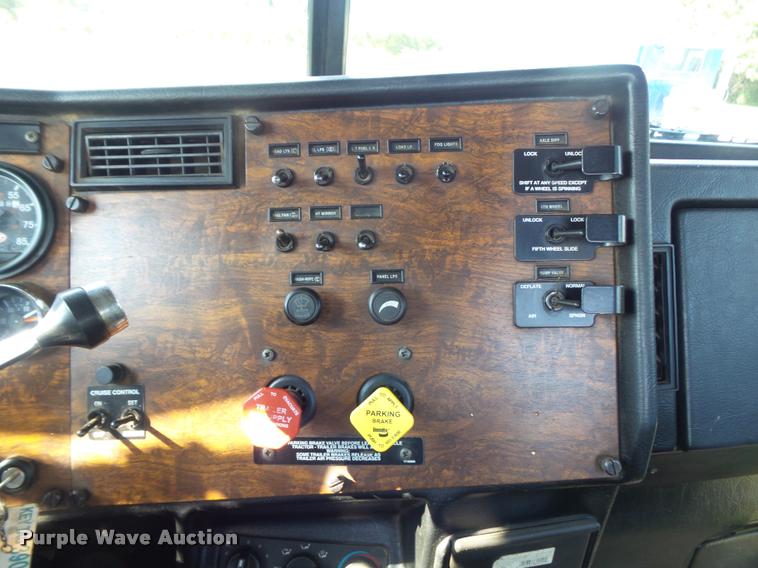 image for item DB6499 2000 Peterbilt 378 semi truck