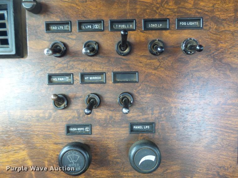 image for item DB6499 2000 Peterbilt 378 semi truck