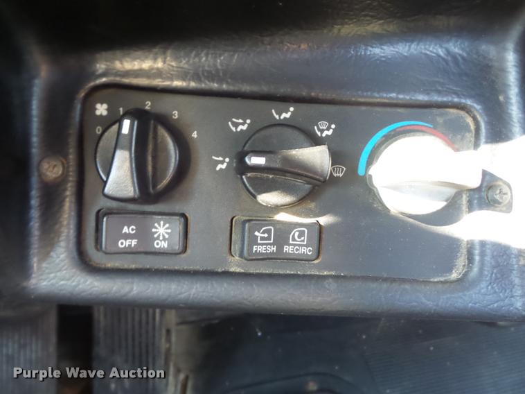 image for item DB6499 2000 Peterbilt 378 semi truck