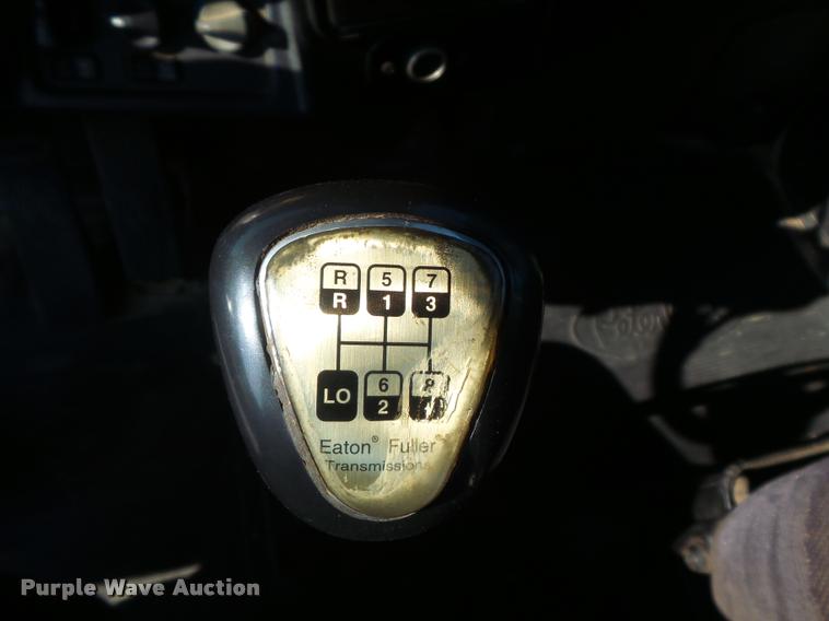 image for item DB6499 2000 Peterbilt 378 semi truck