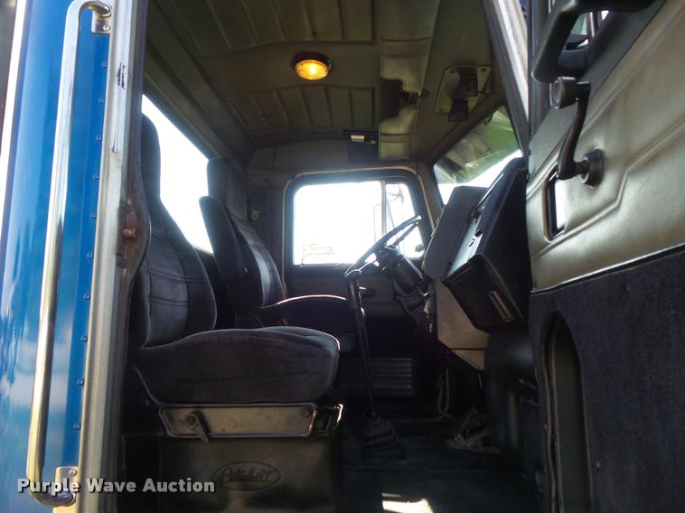 image for item DB6499 2000 Peterbilt 378 semi truck