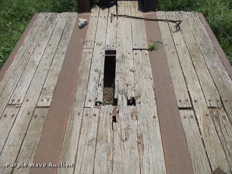 image for item DC3924 1976 Fruehauf C-250L-52 equipment trailer