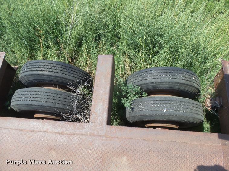 image for item DC3924 1976 Fruehauf C-250L-52 equipment trailer