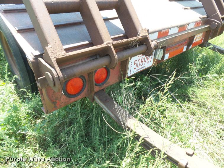 image for item DC3924 1976 Fruehauf C-250L-52 equipment trailer