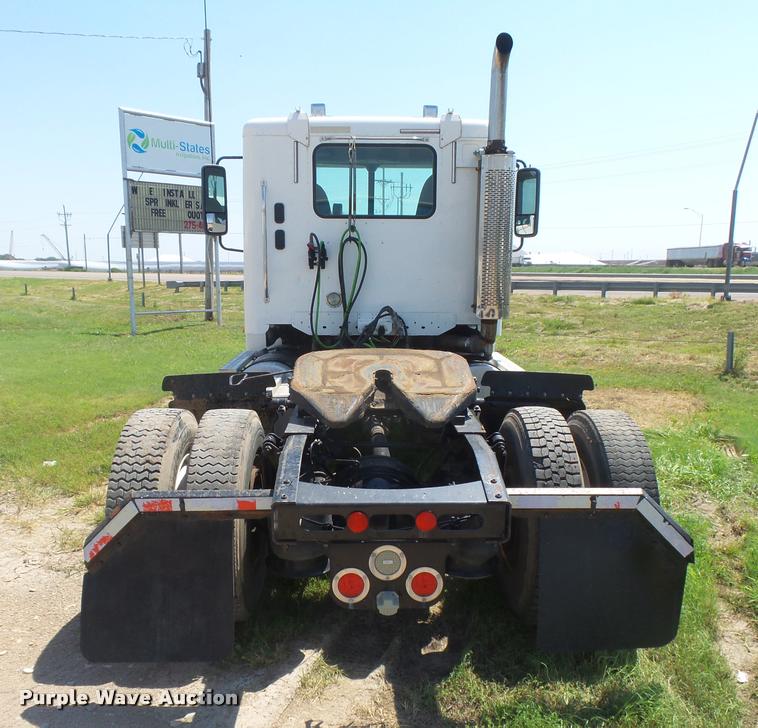 image for item DC3925 2006 Freightliner Columbia L120 semi truck