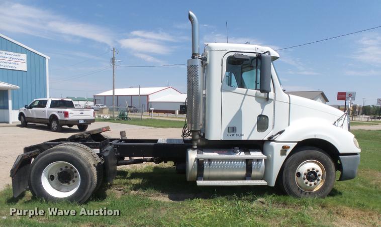 image for item DC3925 2006 Freightliner Columbia L120 semi truck