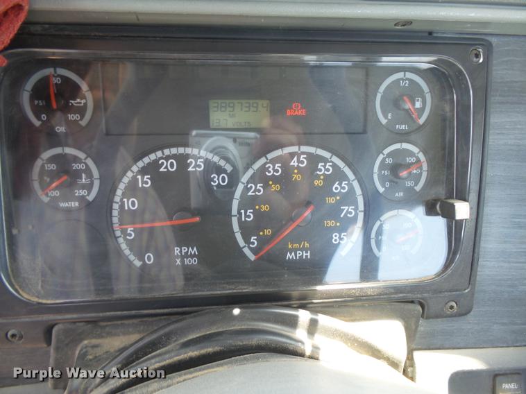 image for item DC3925 2006 Freightliner Columbia L120 semi truck