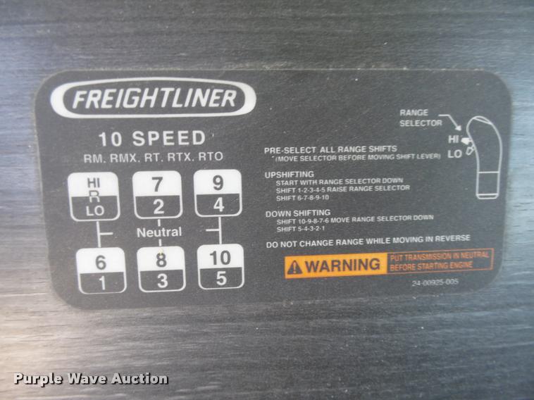 image for item DC3925 2006 Freightliner Columbia L120 semi truck