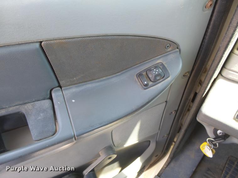 image for item DC3925 2006 Freightliner Columbia L120 semi truck