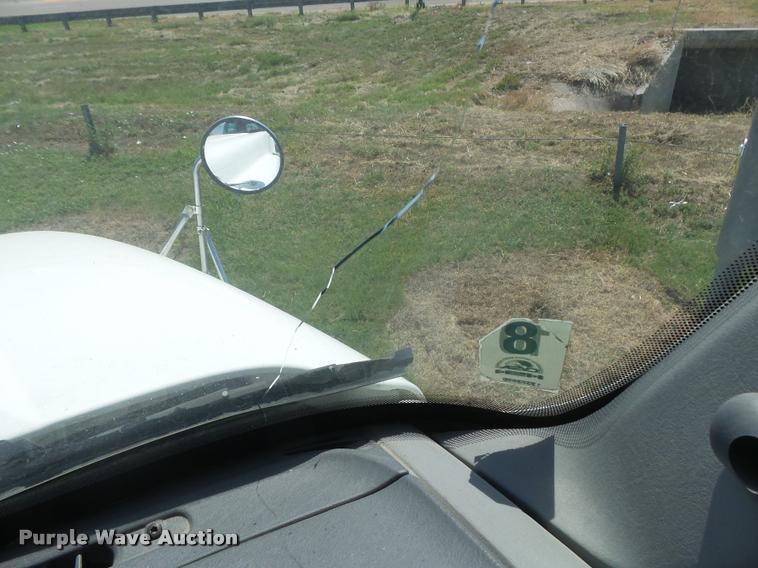 image for item DC3925 2006 Freightliner Columbia L120 semi truck