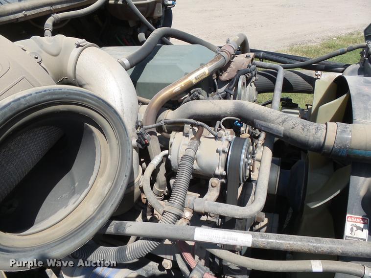 image for item DC3925 2006 Freightliner Columbia L120 semi truck