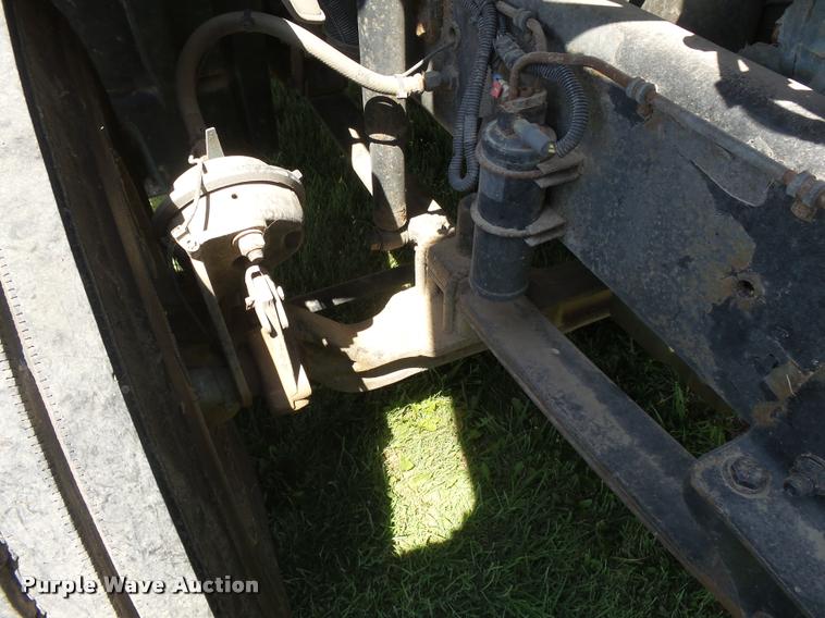 image for item DC3925 2006 Freightliner Columbia L120 semi truck