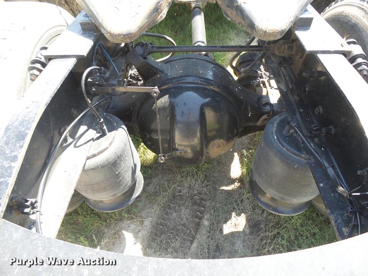 image for item DC3925 2006 Freightliner Columbia L120 semi truck