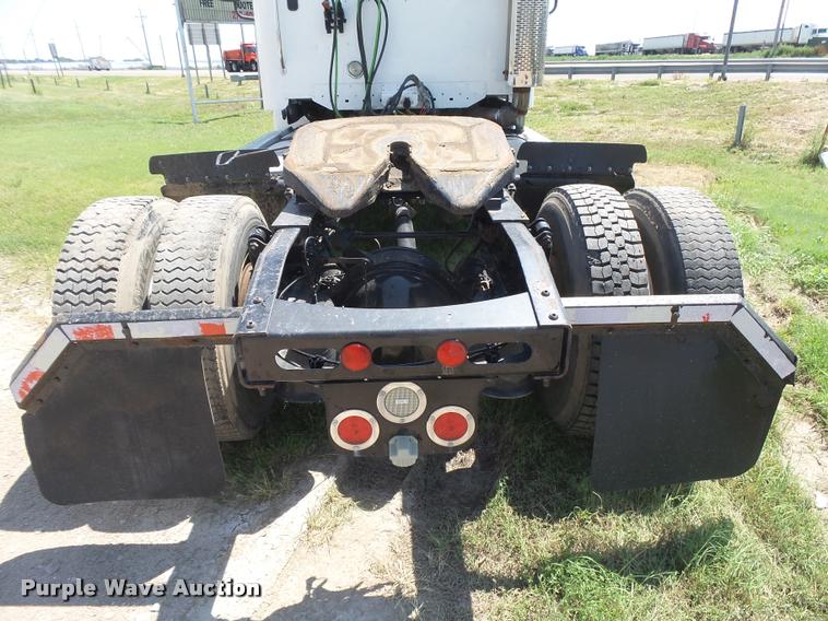 image for item DC3925 2006 Freightliner Columbia L120 semi truck