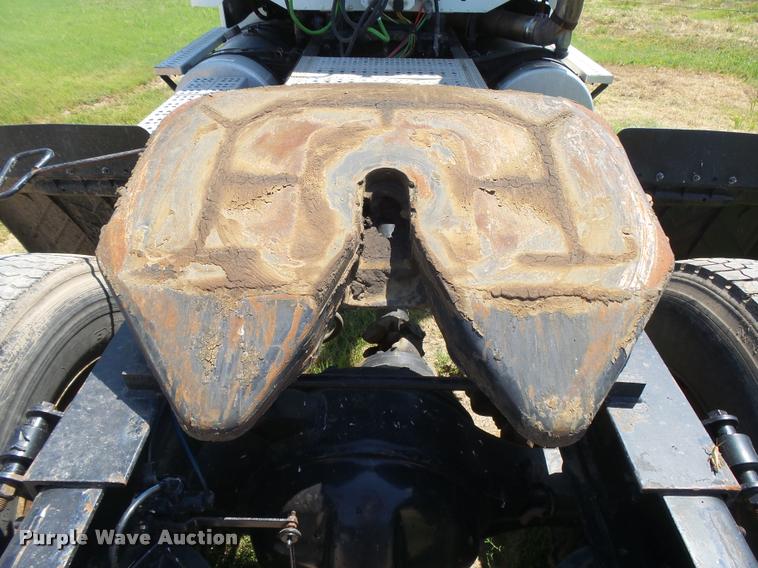 image for item DC3925 2006 Freightliner Columbia L120 semi truck