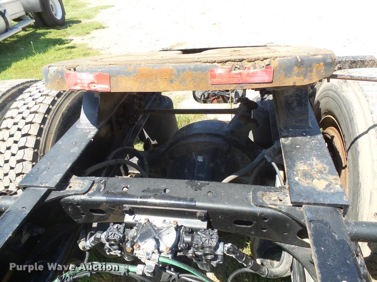 image for item DC3925 2006 Freightliner Columbia L120 semi truck