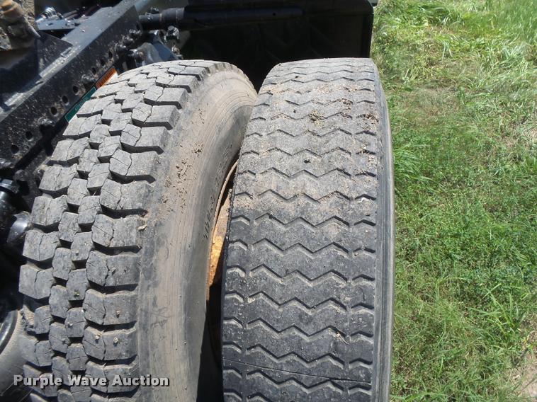 image for item DC3925 2006 Freightliner Columbia L120 semi truck