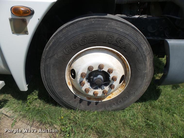 image for item DC3925 2006 Freightliner Columbia L120 semi truck