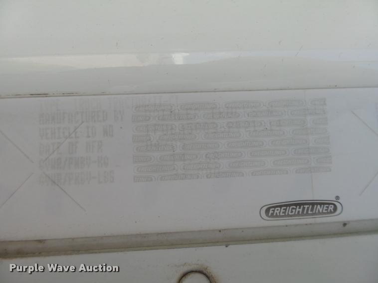 image for item DC3925 2006 Freightliner Columbia L120 semi truck