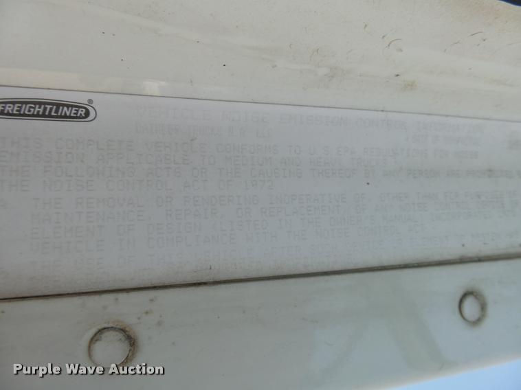 image for item DC3925 2006 Freightliner Columbia L120 semi truck