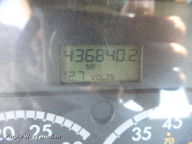 image for item DC3926 2006 Freightliner Columbia L120 semi truck