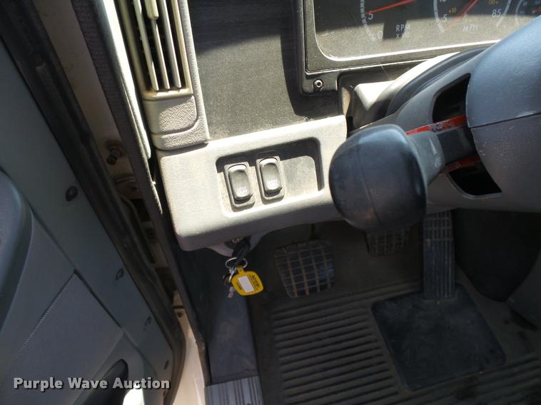 image for item DC3926 2006 Freightliner Columbia L120 semi truck