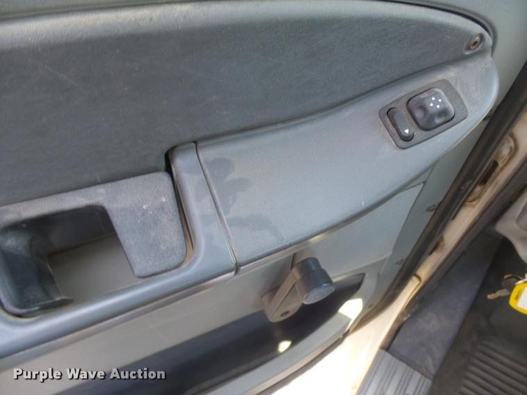 image for item DC3926 2006 Freightliner Columbia L120 semi truck