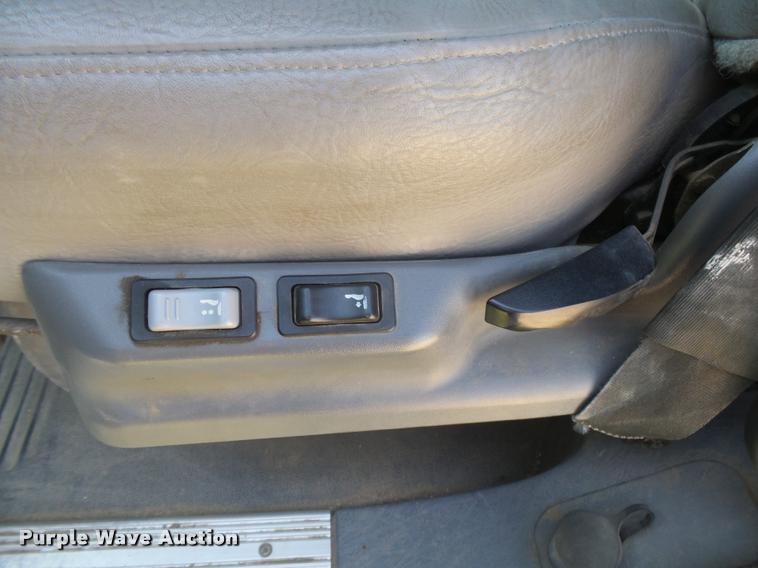 image for item DC3926 2006 Freightliner Columbia L120 semi truck