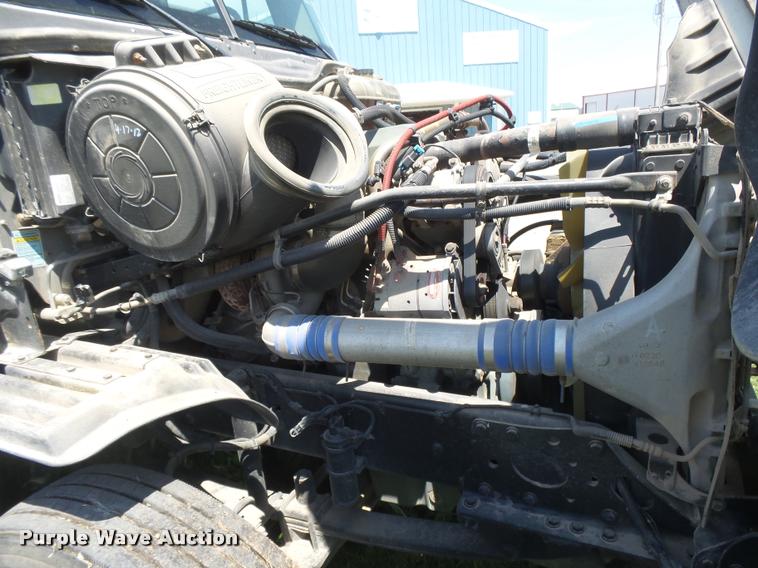 image for item DC3926 2006 Freightliner Columbia L120 semi truck