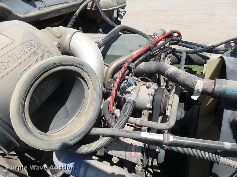 image for item DC3926 2006 Freightliner Columbia L120 semi truck