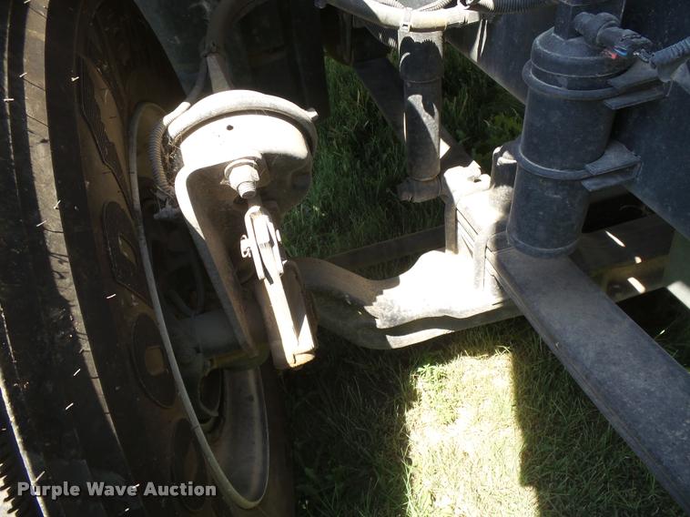 image for item DC3926 2006 Freightliner Columbia L120 semi truck