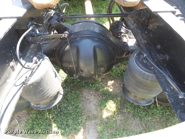 image for item DC3926 2006 Freightliner Columbia L120 semi truck