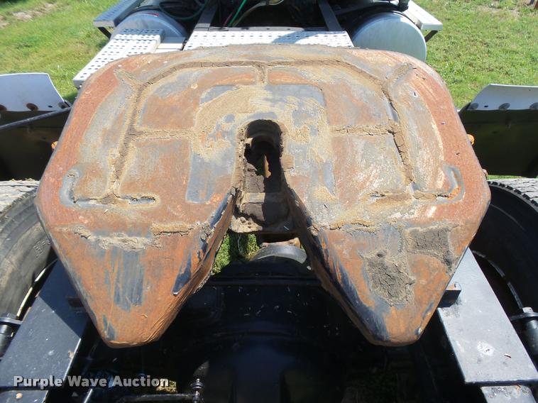 image for item DC3926 2006 Freightliner Columbia L120 semi truck