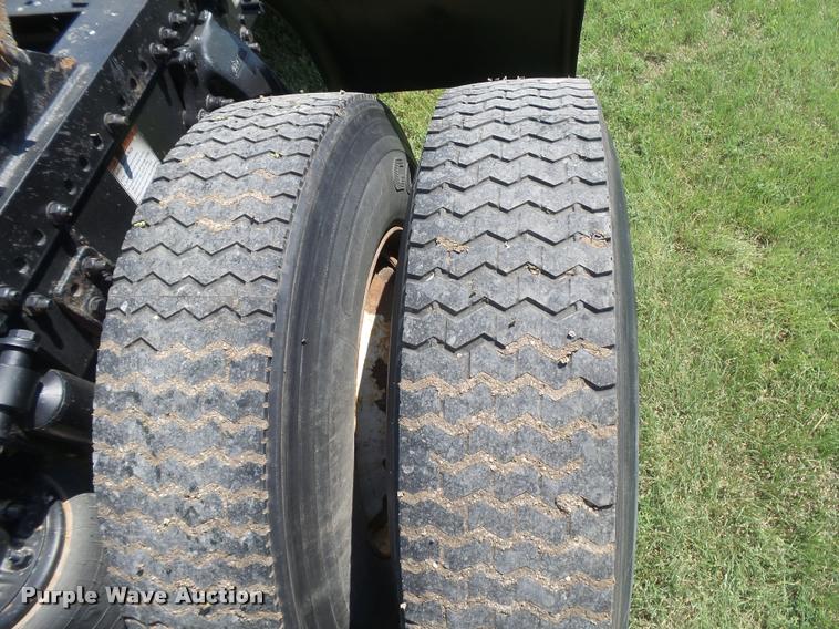 image for item DC3926 2006 Freightliner Columbia L120 semi truck