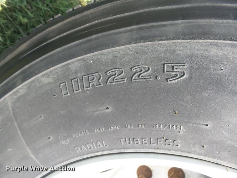 image for item DC3926 2006 Freightliner Columbia L120 semi truck