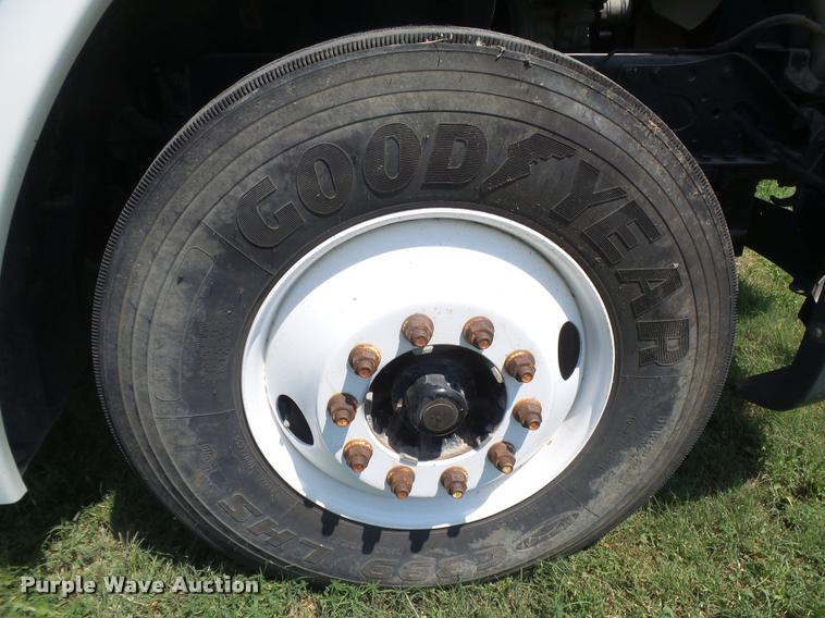 image for item DC3926 2006 Freightliner Columbia L120 semi truck