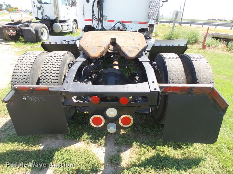 image for item DC3926 2006 Freightliner Columbia L120 semi truck