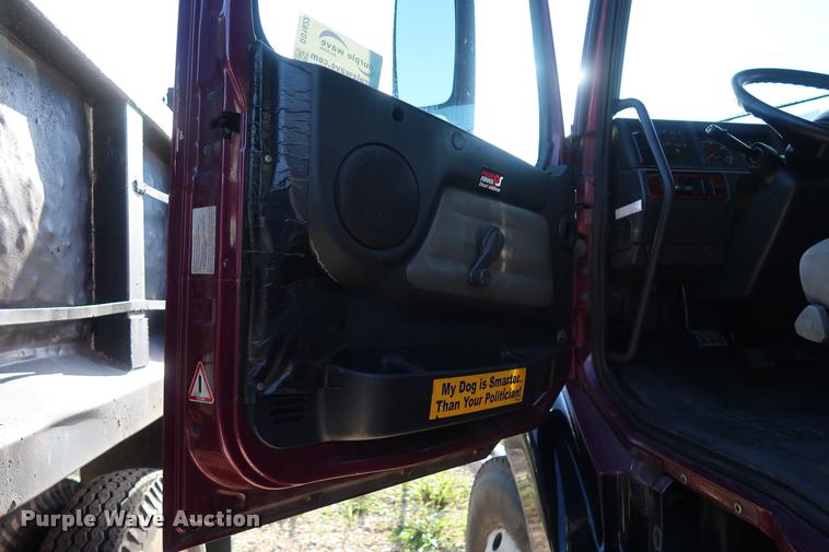 image for item DD1622 2002 Volvo VNL semi truck