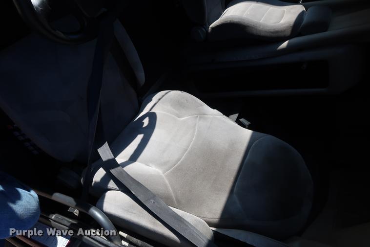 image for item DD1622 2002 Volvo VNL semi truck