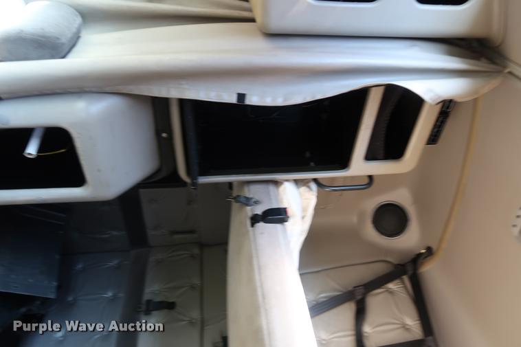 image for item DD1622 2002 Volvo VNL semi truck