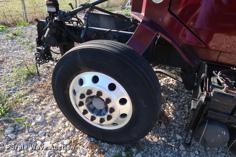 image for item DD1623 2007 Volvo VNL semi truck