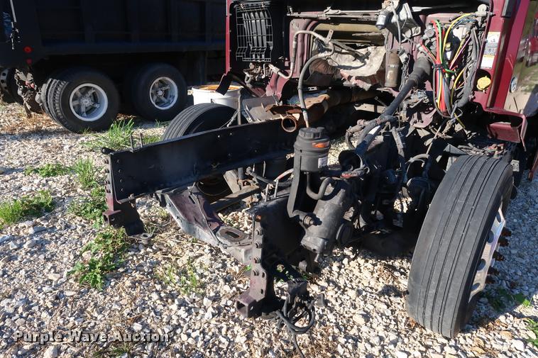 image for item DD1623 2007 Volvo VNL semi truck