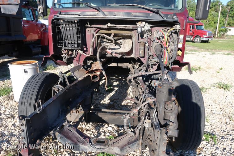 image for item DD1623 2007 Volvo VNL semi truck