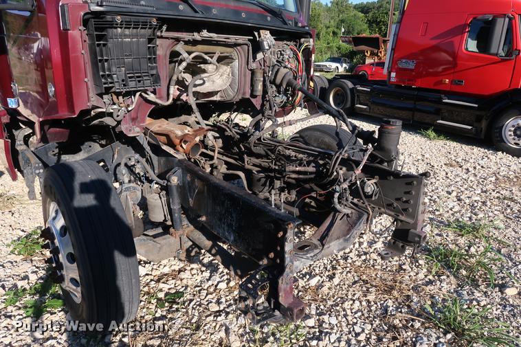 image for item DD1623 2007 Volvo VNL semi truck