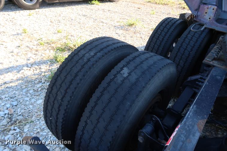 image for item DD1623 2007 Volvo VNL semi truck