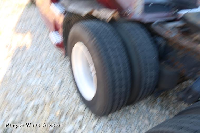 image for item DD1623 2007 Volvo VNL semi truck