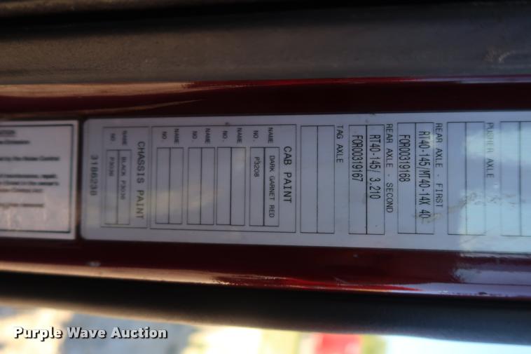 image for item DD1623 2007 Volvo VNL semi truck