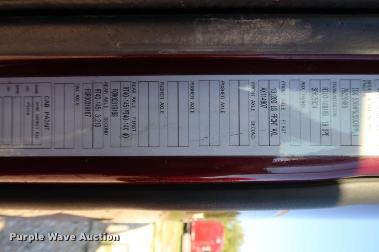 image for item DD1623 2007 Volvo VNL semi truck