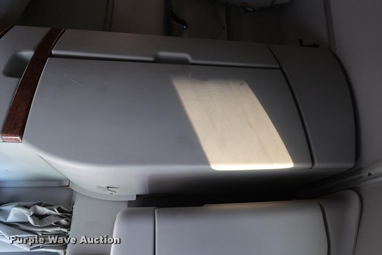 image for item DD1623 2007 Volvo VNL semi truck