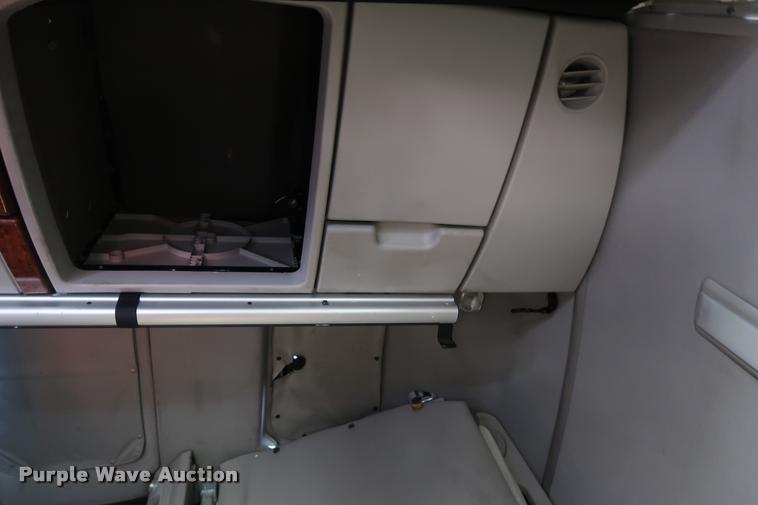 image for item DD1623 2007 Volvo VNL semi truck